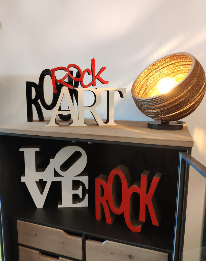 Mise en ambiance mots cartons reçyclés - authentik design